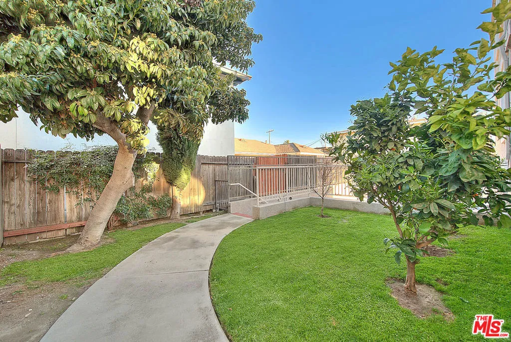 25834 Pennsylvania Ave home-pic-27